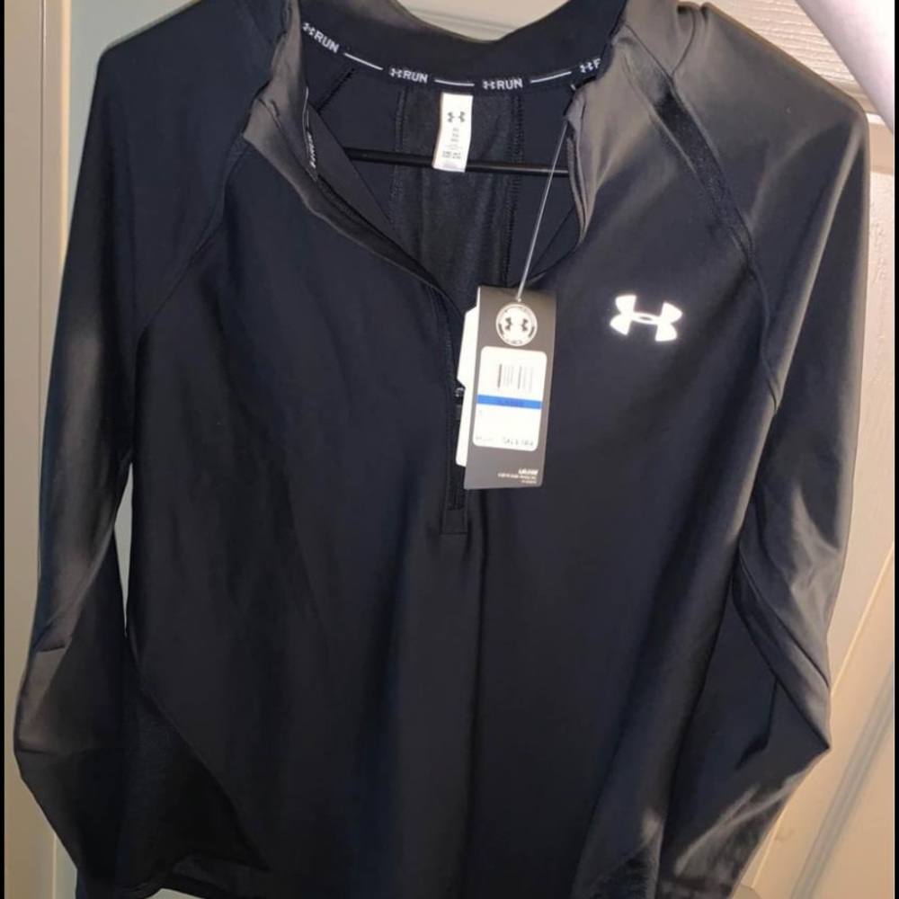 NWT Women’s Under Armour pullover XL